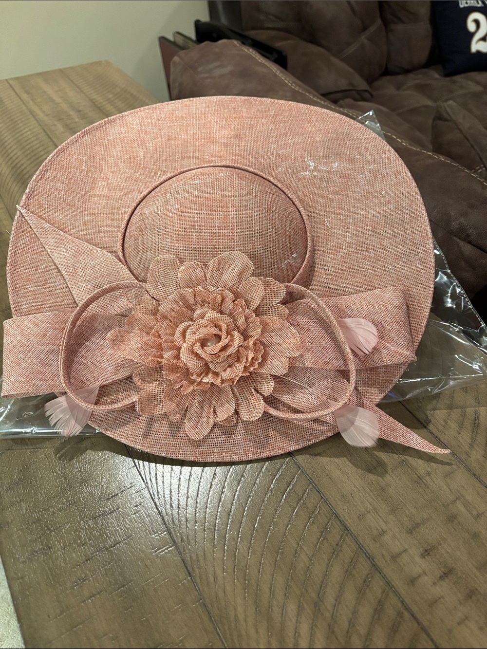 NWT Elegant Women's Flower Accent Salmon Pink Fascinator Hat